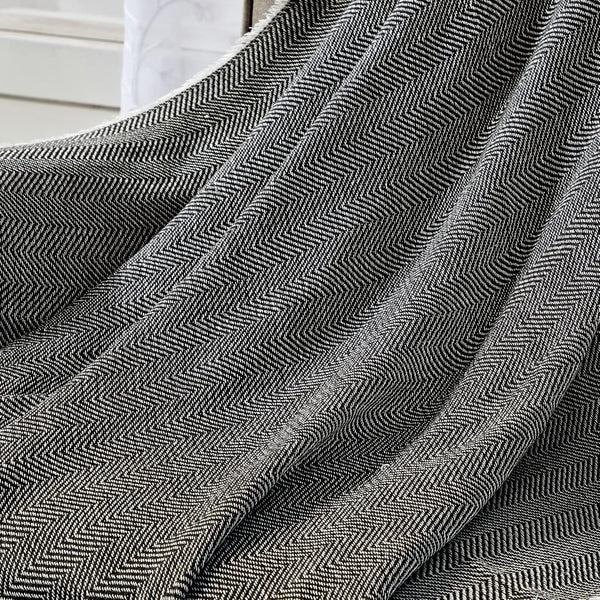 Black and White Soft Textured Woven&nbsp;Chevron Throw Blanket with Fringe Tassels – 50"x60"