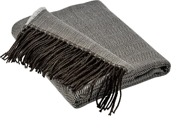 Black and White Soft Textured Woven&nbsp;Chevron Throw Blanket with Fringe Tassels – 50"x60"