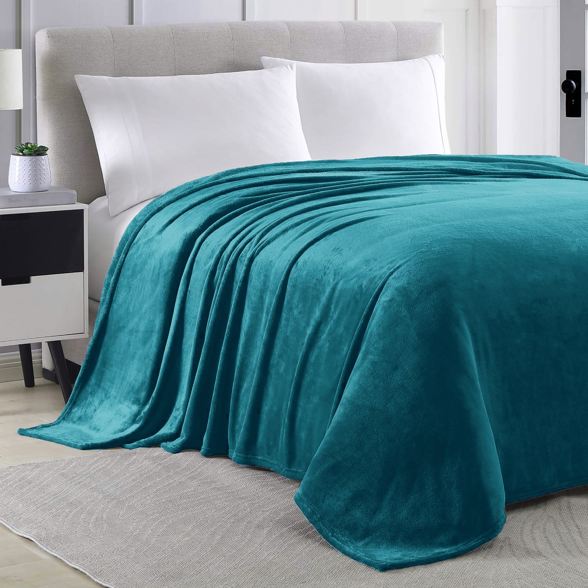 Queen Size Turquoise Extra Soft Cozy Microfiber Solid Color Throw Picnic Sofa Bed Blanket