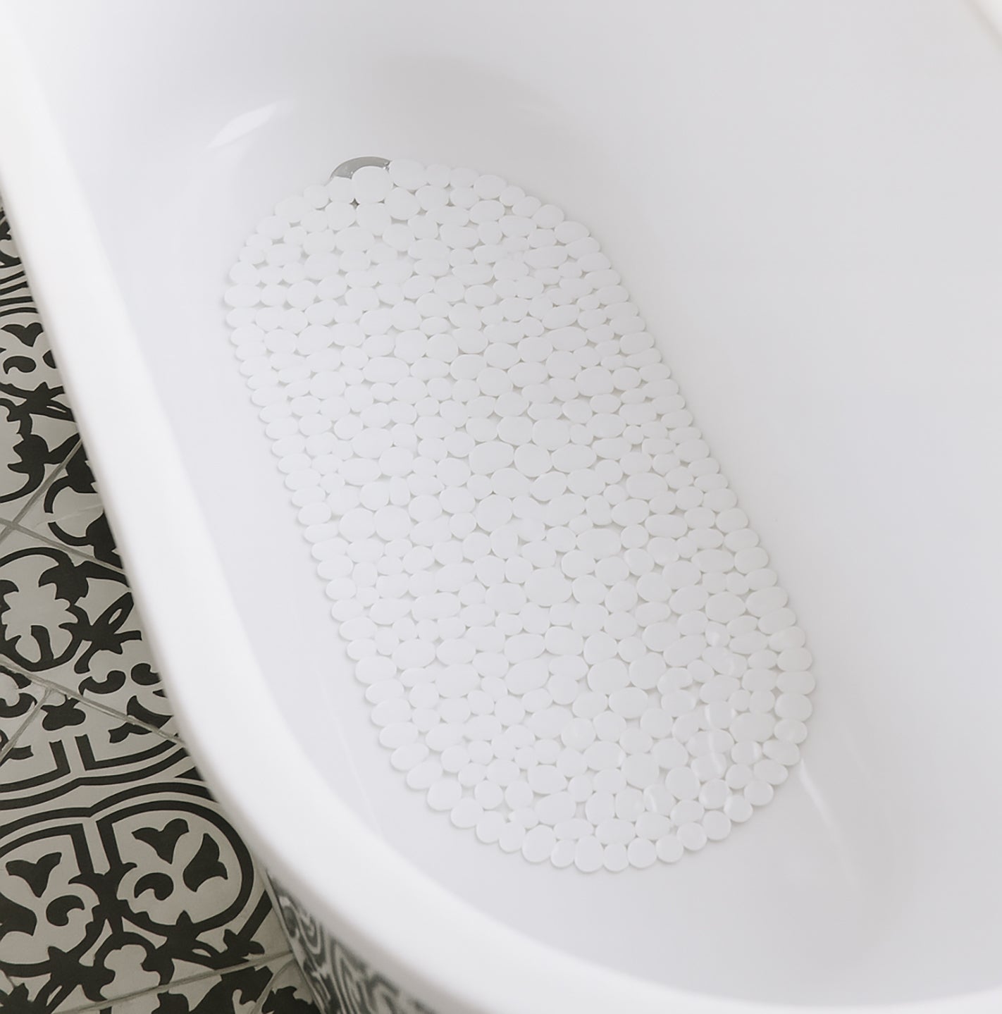 White Stone Pebbles Vinyl Non-Slip Bathtub Shower Mat With Suction Cups - 26" x14"